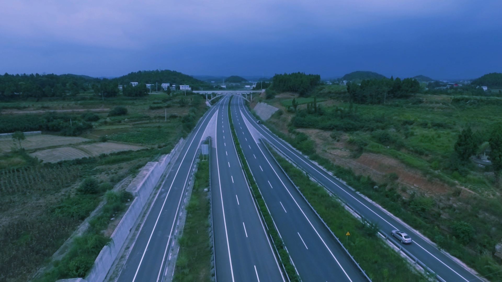 繞城南段路面.jpg